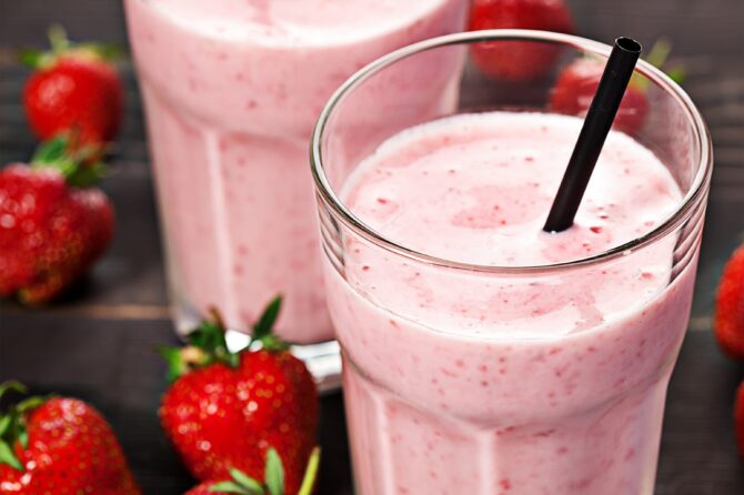 Bol protéiné yaourt grec – fruits rouges – graines de chia